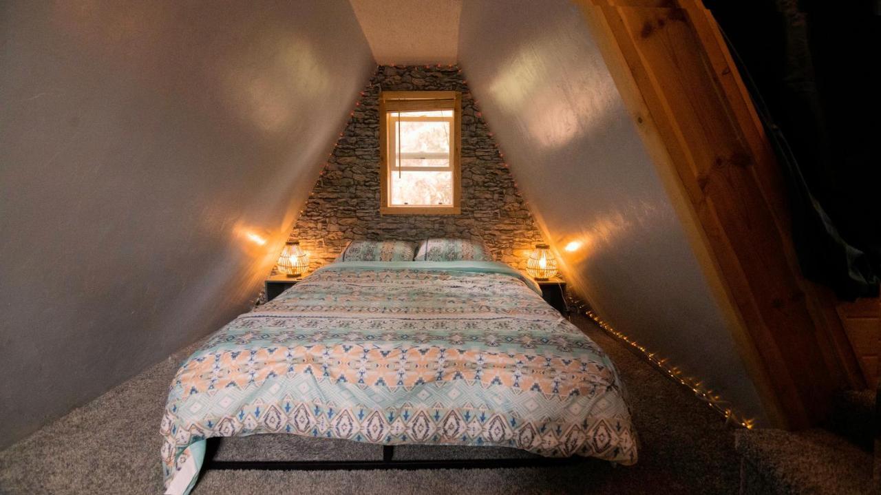 Charming Blue Farmhouse Cabin Duck Creek Village Eksteriør billede